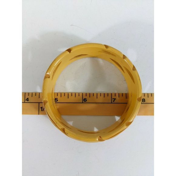 Carved Pierced Creamed Corn Yellow Bakelite Bangle True Vintage - Picture 10 of 10